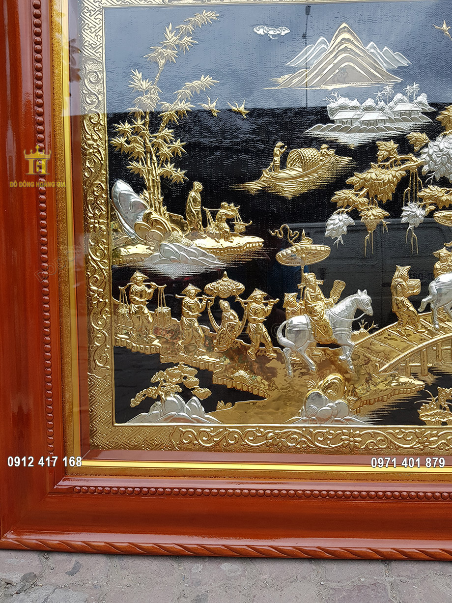 H&igrave;nh ảnh t&acirc;n Trạng Nguy&ecirc;n ngồi ngựa về l&agrave;ng được chạm th&uacute;c sinh động, tỉ mỉ